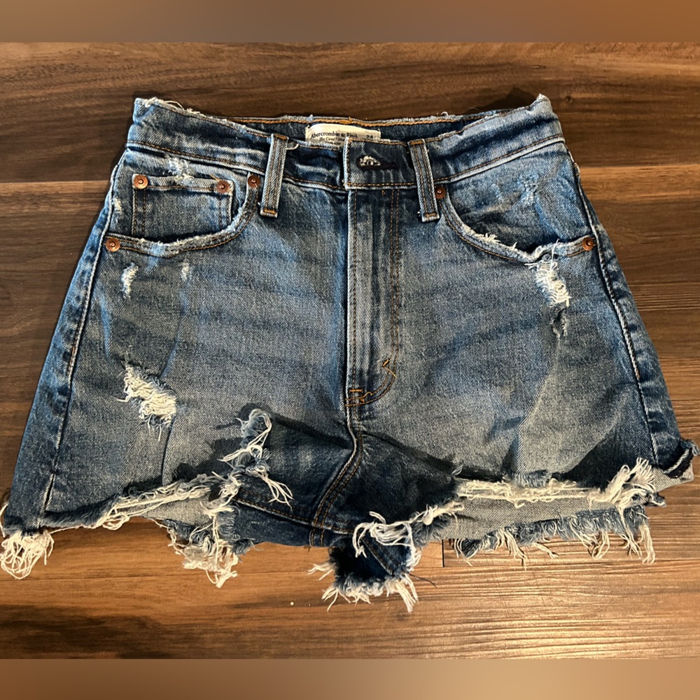 Abercrombie ripped mom shorts